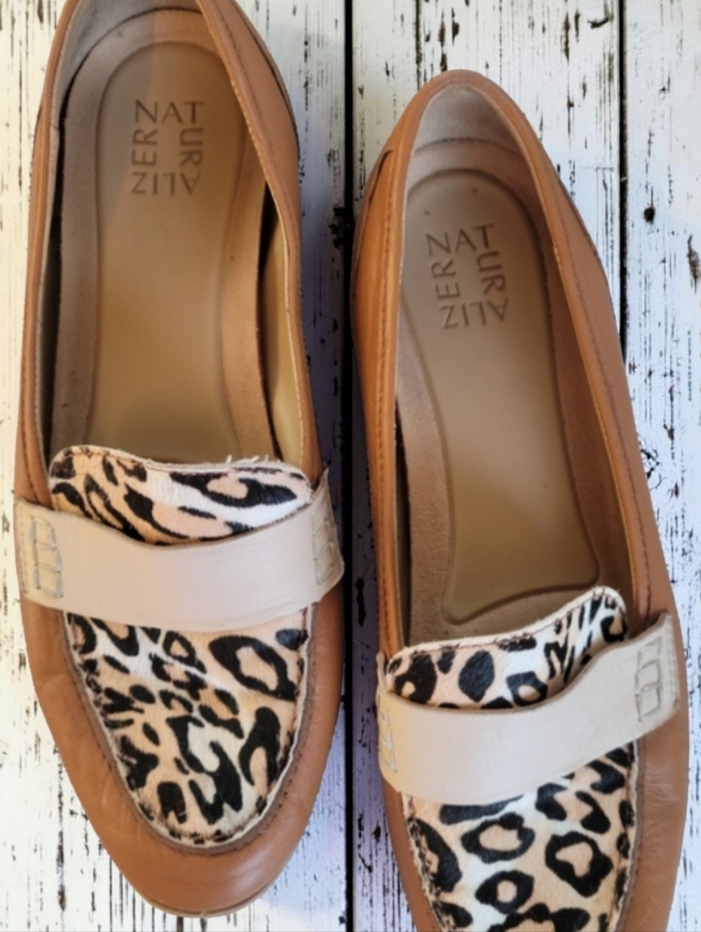 Naturalizer Size 11 Women's Brown and Cream Animal Print Loafers.
